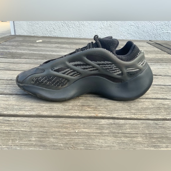 Men Adidas Yeezy 700 V3 Size US 7 - Picture 6 of 16